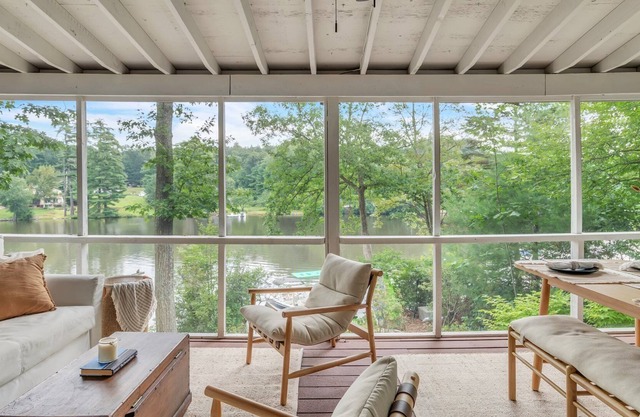 Chic & Modern Studio Lakefront House with Loft and private dock on Cedar Lake