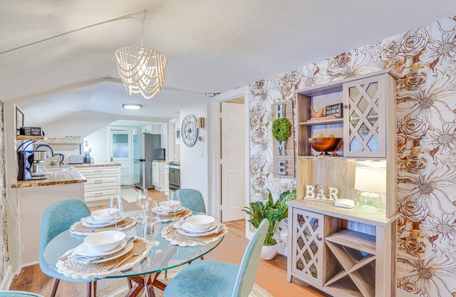 Chic New Hartford Apartment - Hike, Golf & Ski!