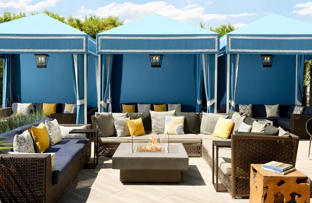 Chic Santa Monica Retreat Perfect for Beach Getaways - Poolside Fun!