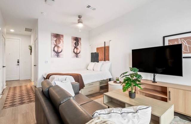 Chic Studio | Boho Style | Shared Pool & Gym