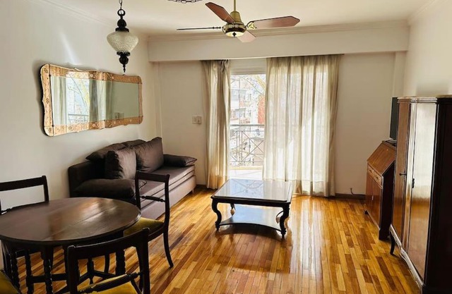 Chic & Stylish: Modern Apartment