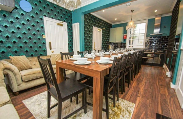 Chocolate Box |Sleeps 18| by Brighton Holiday Lets