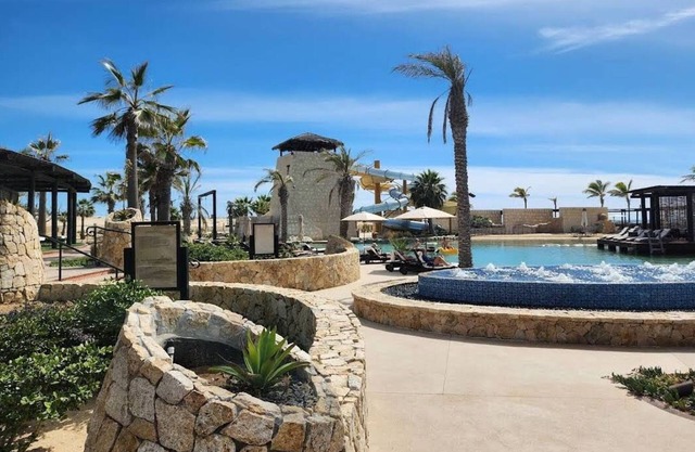 Christmas in Cabo Deal! Luxurious 1-BR 2-BATH, sleeps 4, golf course
