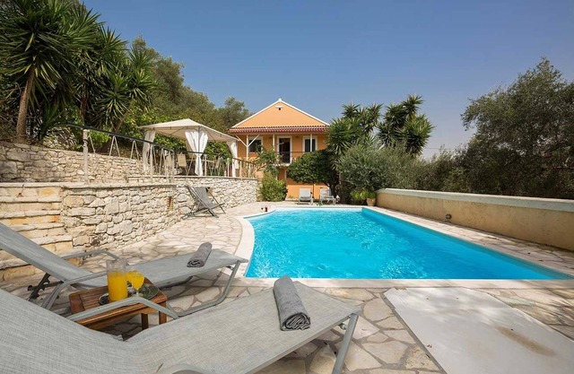 Chryssa Villa - Three Bedroom Villa, Sleeps 6