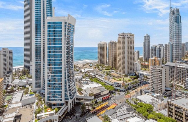 Circle Cavill Study Ocean 