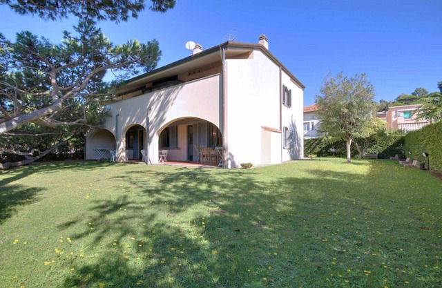 Ciro, 30 m from the sea, garden, 3 parking spaces