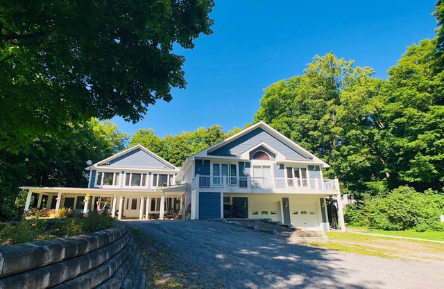 CITQ # 300664 Nature Escape guesthouse, in the heart of the Gatineau Park!