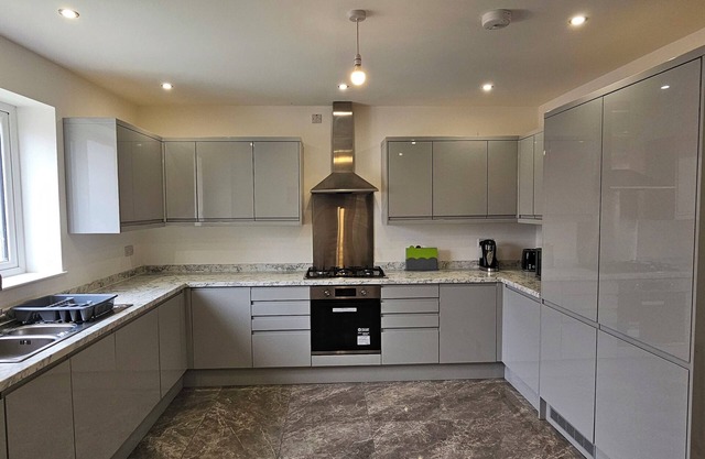 Citrine Suite 4 Bed House in Stoke on Trent