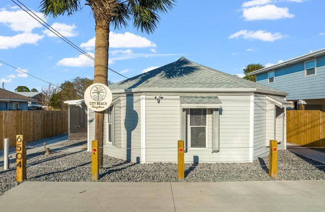 City Beach Bungalows-WALK TO BEACH