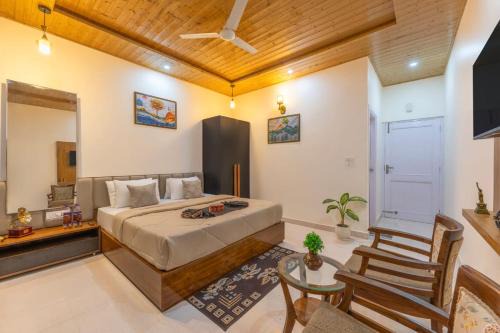 City Central Hotel l AC Rooms & Mall Road Kasauli