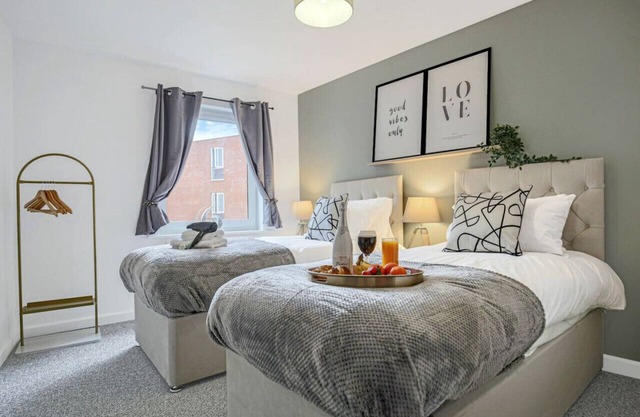 🌟City Centre Apt - Free Parking + Wifi + Balcony🌟