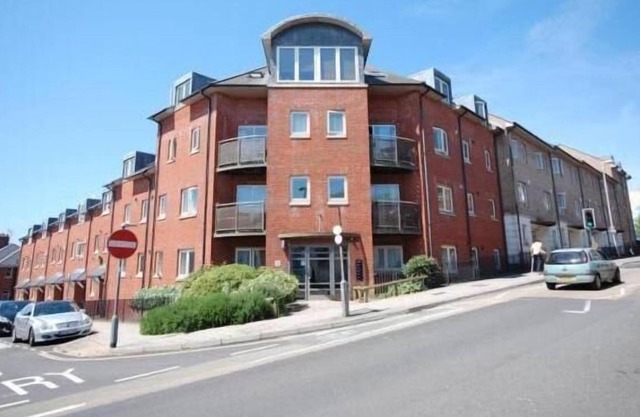 City Centre Penthouse Apartment - Parking, Wifi, Sleeps 6