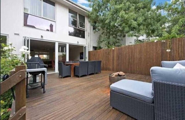 City Convenience, Quiet AmbiencenPerfect Base for Tennis visitors