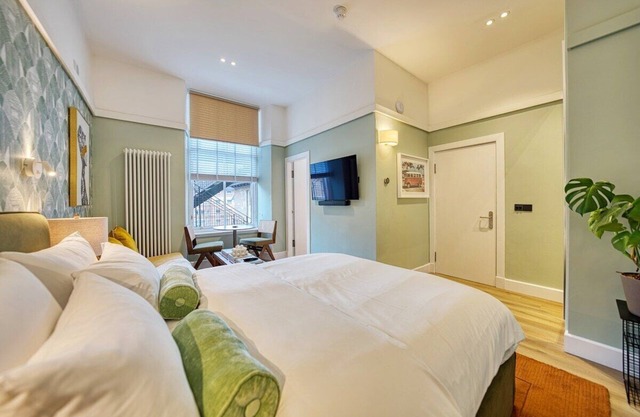 City Convenience, Suburban Calm