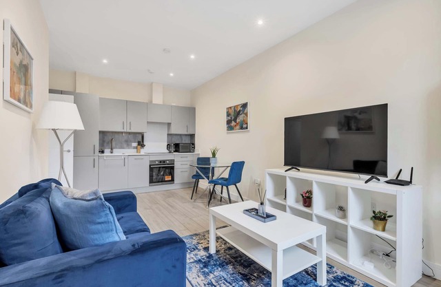 City Service Lets | New London 2Bed With Parking | Long Stays Welcome