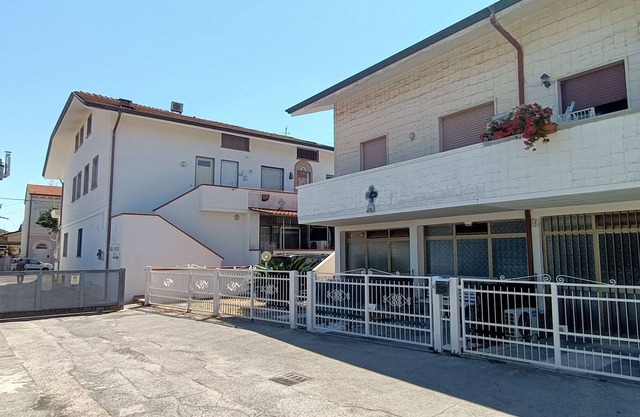 City / Village Apartment in Torre Del Lago Puccini with 1 bedrooms sleeps 6