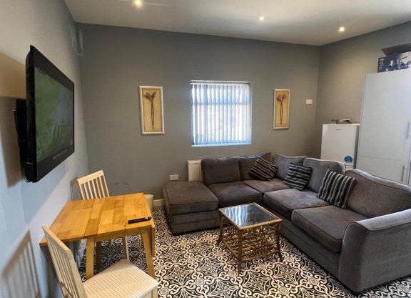 City West Apartments 3 bedroom large & modern Apartment