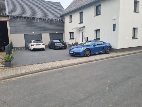 CJS Apartments - Chill or Drive am Nürburgring, Free Parking, WLan, Spacious Rooms, Quiet Location