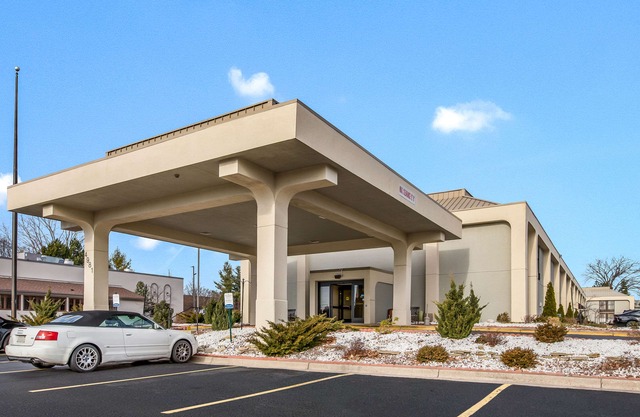 Clarion Inn & Suites Airport
