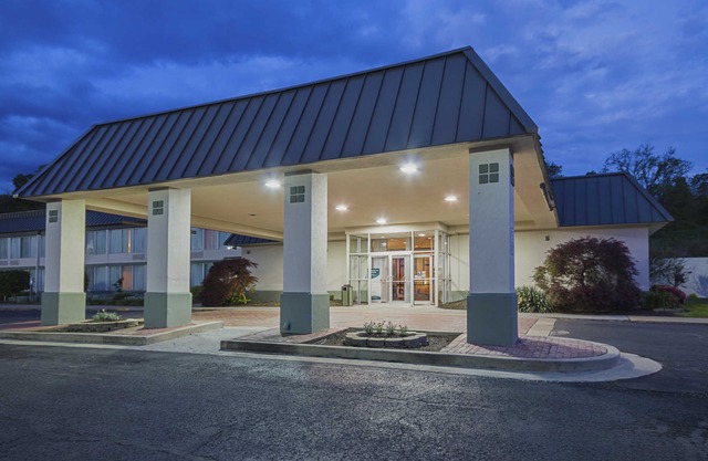 Clarion Inn 