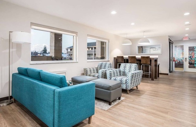 Clarion Pointe East Lansing University Area