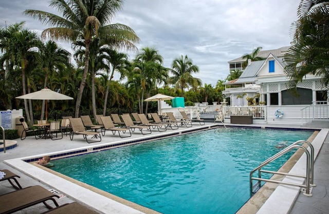 Classic 2BR Water View Suite at Olde Marco Inn Near Marina & Shops