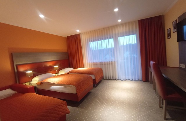 Classic family room, modern with balcony, 1 double bed + 1 single bed or 3 single beds