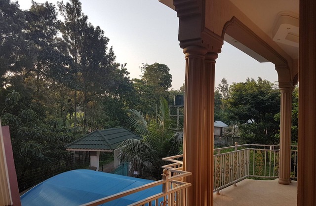 Classic & fully furnished 3 bedroom apartment; 5 minutes from the city center.