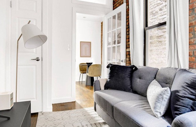 Classic LES 1BR w/ W/D, steps to B/D train, by Blueground