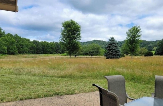 Classy cabin, private, close to town.