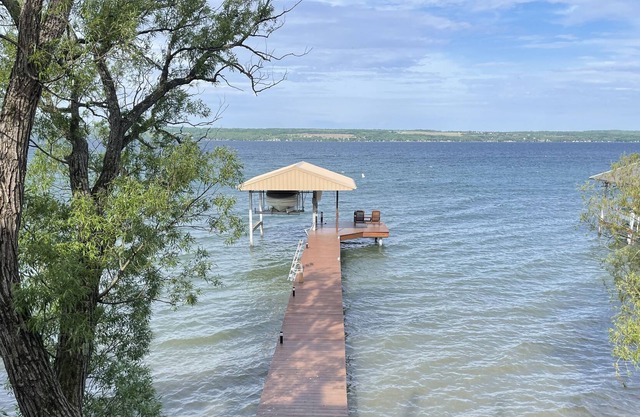 CLASSY & ECONOMICAL lower 2BR unit at lakeside on SENECA’s EASTSIDE