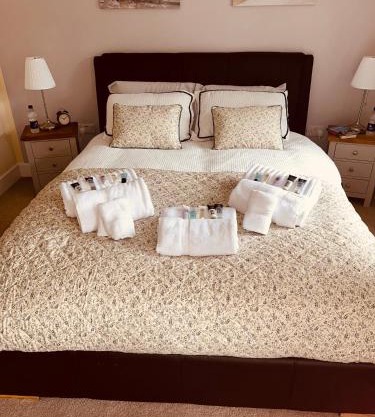 Claverley Hideaway Sleeps 2 with Patio