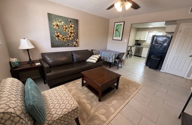 Clean 2BR condo near Downtown Mesa - free parking