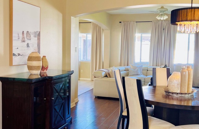 Clean 4-bedroom house with WiFi and AC in awesome Houston near the Airport