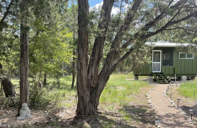 Clean Quiet Comfortable Romantic Getaway / Retreat in the Texas Hill Country.
