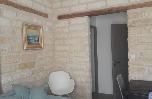 CLEAR GROUND FLOOR APARTMENT CLOSE TO THE HISTORICAL CENTER