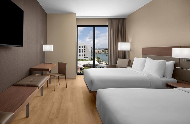 Clearwater Beach Getaway! Charming Suite with Rooftop Pool