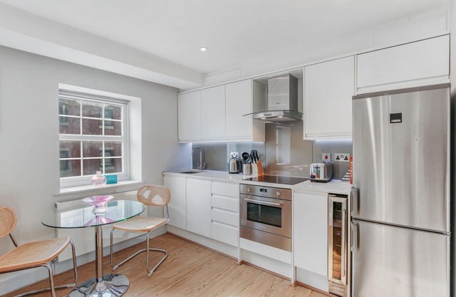 Cleveland Street by Aeria Apartments