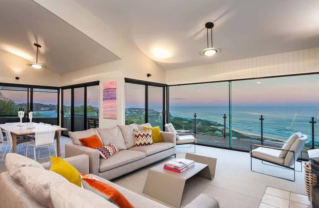 Cliff Edge Luxury I An Oceanview Escape Above Fa