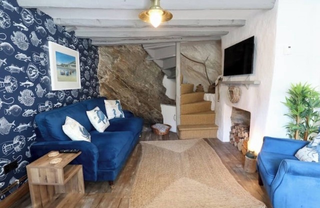 Cliff Face in Living Room! Beach 1 Min. Looe
