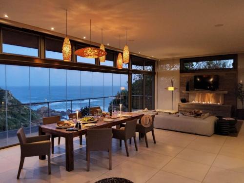 Cliffbreak-Luxury Villa on Pezula Golf Estate with ocean views,Knysna