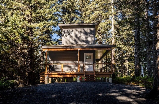 Cliffside Cottage – Stunning Ocean Views at Friends by the Ocean