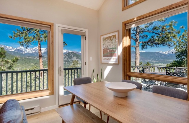 Cliffview Luxury Vacation Rental At Windcliff 3 Bedroom Home by RedAwning