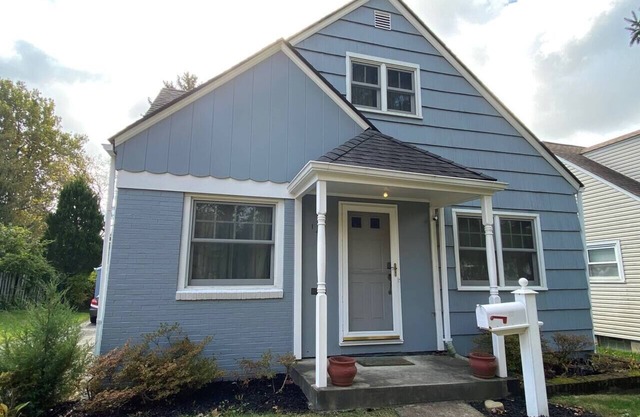 Clintonville Charmer | Walk to Great Restaurants!