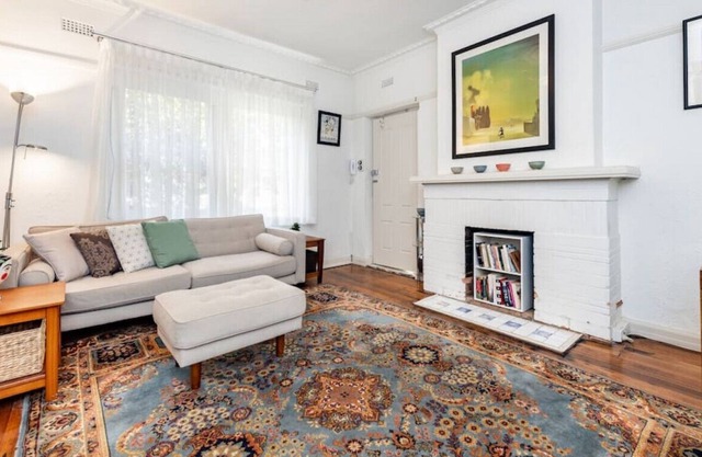 Close 2 Melb Hospital & Airport