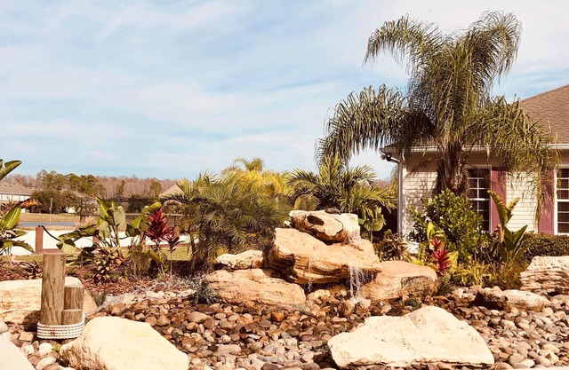 Close, gated, cozy condo 3 bedroom 3 bath. Close to attractions yet peaceful.