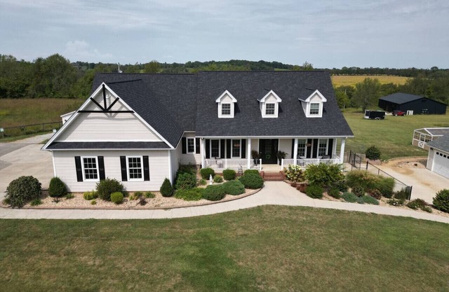 Close to ALL main distilleries Bourbon Trl HOT TUB