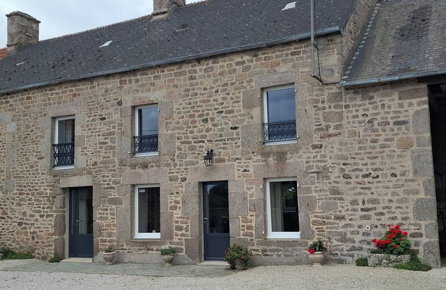 Close to Barfleur, its port and beaches, courtyard for parking, bicycle shelter