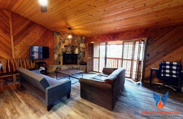 Close to Bike Park; Newly remodeled; Fire Place; Washer/Dryer! Windchimes 305