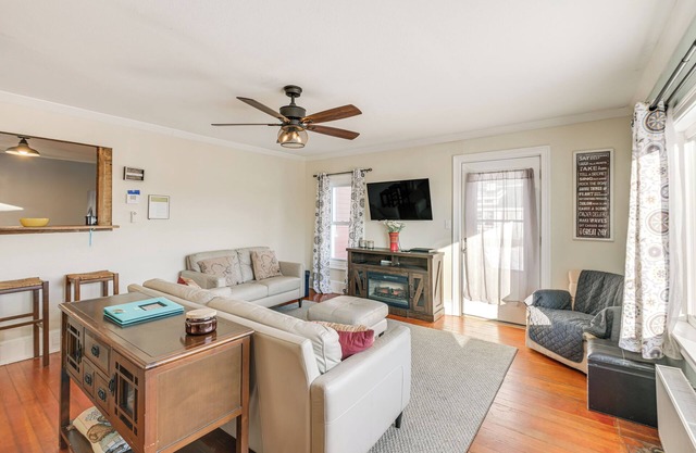 Close to Dtwn Bangor: Inviting Maine Home